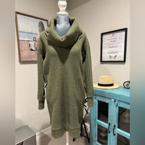 Akini Olive Green Cowl Neck Tunic Sweater in Size Small Excellent Condition